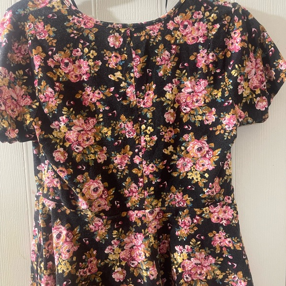 Forever 21 Black Peplum Blouse with Pink Accents - Picture 4 of 4